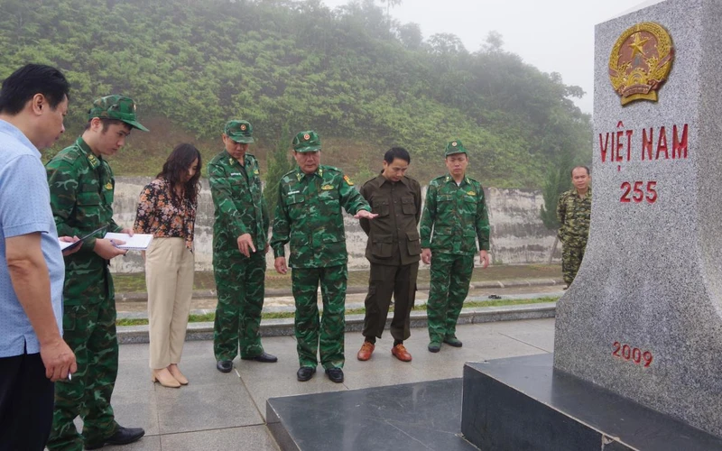 Hai bên khảo sát tại khu vực mốc 255.
