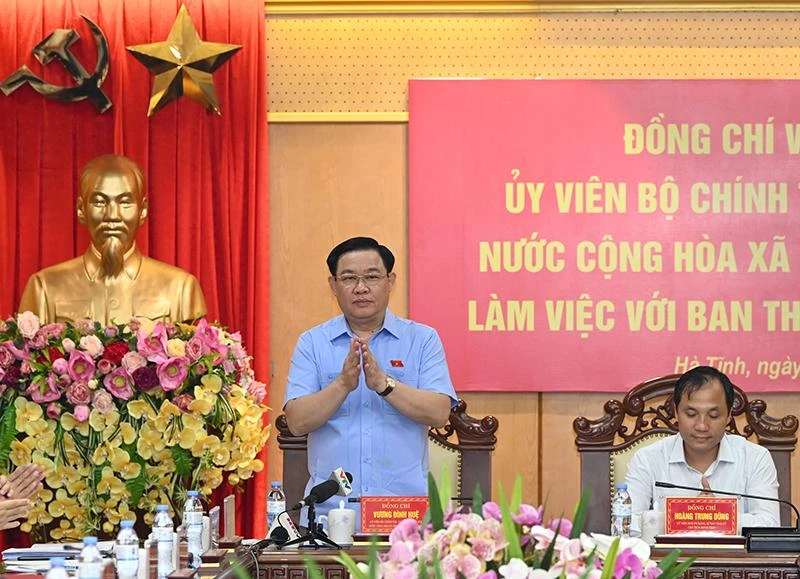 Chủ tịch Quốc hội Vương Đình Huệ chủ trì buổi làm việc với Ban Thường vụ Tỉnh ủy Hà Tĩnh.