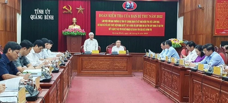 Đồng chí Đỗ Văn Chiến phát biểu tại buổi làm việc.