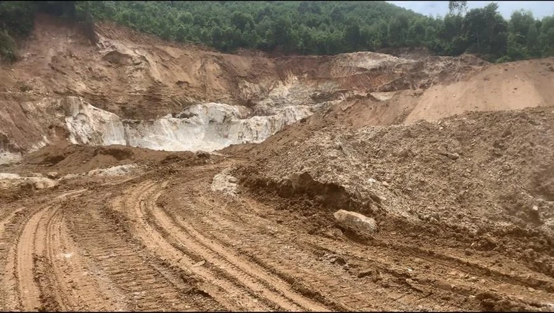 Hiện trường nơi ông Hùng khai thác trái phép khoáng sản.