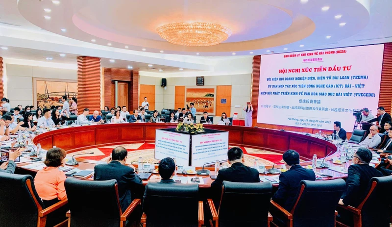 Quang cảnh gặp gỡ, xúc tiến đầu tư các doanh nghiệp thuộc Hiệp hội các nhà sản xuất thiết bị điện, điện tử Đài Loan (Trung Quốc) tại Hải Phòng.
