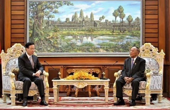 Chủ tịch danh dự Đảng Nhân dân Campuchia, Chủ tịch Quốc hội Campuchia Samdech Heng Samrin tiếp đồng chí Võ Văn Thưởng, Ủy viên Bộ Chính trị, Thường trực Ban Bí thư. (Ảnh: TTXVN)