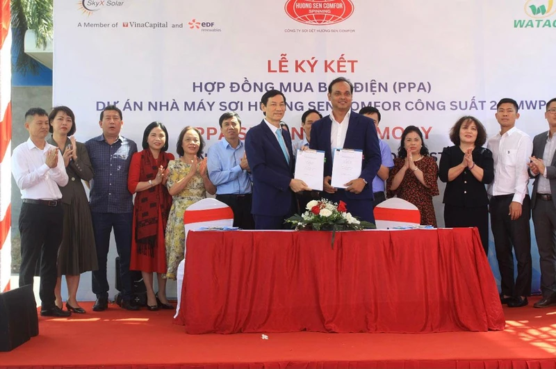 Ký kết hợp đồng mua bán điện mặt trời có tổng công suất hơn 2.200 kWp.