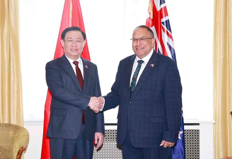 Chủ tịch Quốc hội Vương Đình Huệ và Chủ tịch Quốc hội New Zealand Adrian Rurawhe. (Ảnh: TTXVN)