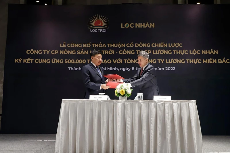 Lãnh đạo Công ty Lộc Nhân ký kết hợp đồng cung ứng 500 nghìn tấn gạo với Vinafood1.