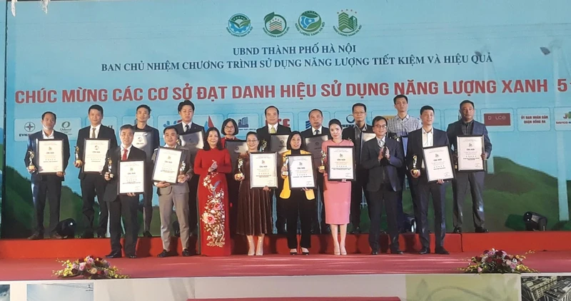 Hà Nội vinh danh 55 cơ sở, công trình sử dụng năng lượng xanh 