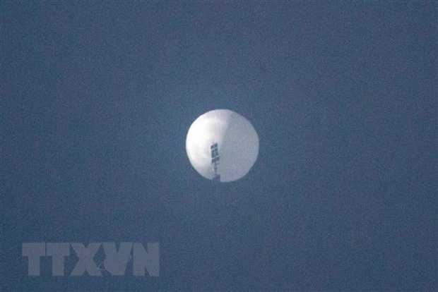 Khinh khí cầu của Trung Quốc bay qua không phận Billings, Montana, Mỹ, ngày 2/2/2023. (Ảnh: AFP/TTXVN)