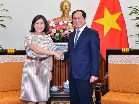 Bộ trưởng Ngoại giao Bùi Thanh Sơn và Đại diện Thương mại Mỹ. (Ảnh: Báo Thế giới và Việt Nam)