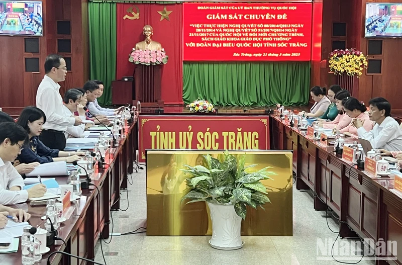 Đồng chí Đinh Công Sỹ, Phó Chủ nhiệm Ủy ban Văn hóa, Giáo dục của Quốc hội phát biểu tại buổi giám sát. 