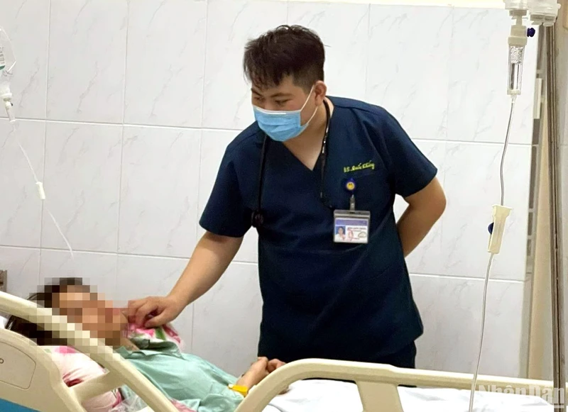 Một bệnh nhân nghi ngộ độc chất gây nghiện được điều trị tại Bệnh viện đa khoa khu vực Long Khánh.