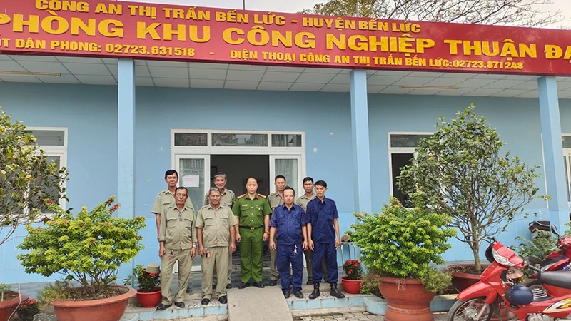 Mô hình "Chốt dân phòng bảo đảm an ninh, trật tự trong khu, cụm công nghiệp, doanh nghiệp đầu tư trực tiếp nước ngoài" trong Khu công nghiệp Thuận Đạo, huyện Bến Lức. (Ảnh: Cổng thông tin điện tử tỉnh Long An).