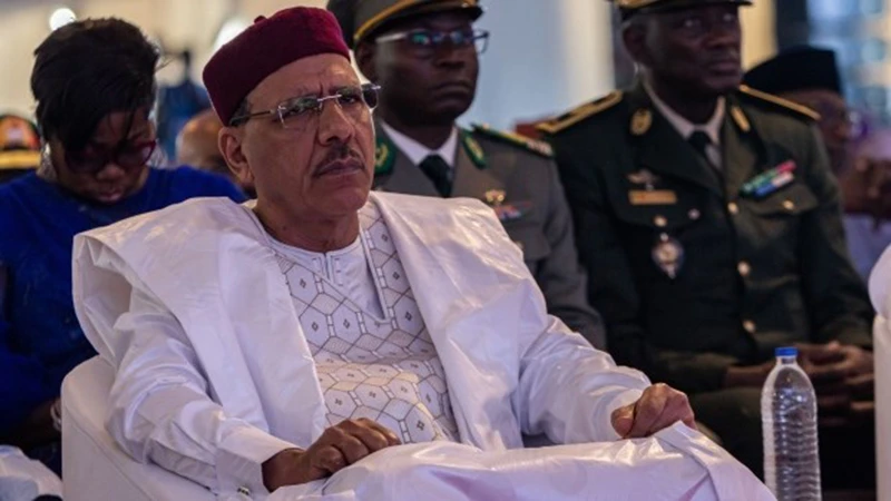 Tổng thống Niger Mohamed Bazoum. (Ảnh: AP)