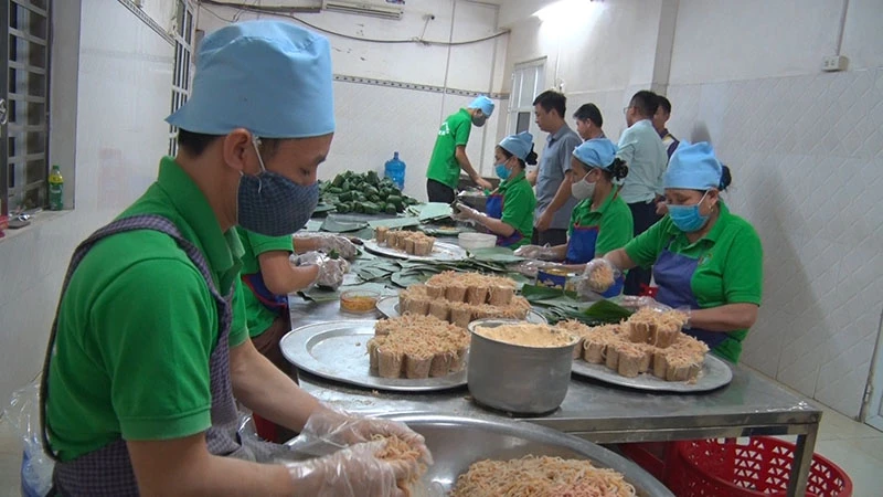 Sản phẩm Nem bùi Hải Tuyết xã Thượng Đình (Phú Bình) đã được bày bán trong hệ thống siêu thị Vincom, là một trong những sản phẩm được lựa chọn xây dựng sản phẩm OCOP năm 2020 của huyện Phú Bình. (Ảnh: Internet)