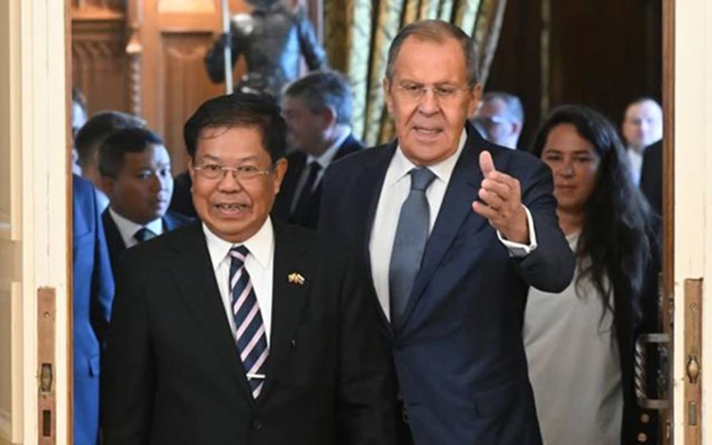 Ngoại trưởng Nga Sergei Lavrov và người đồng cấp Myanmar Than Swe. (Ảnh: Sputnik)