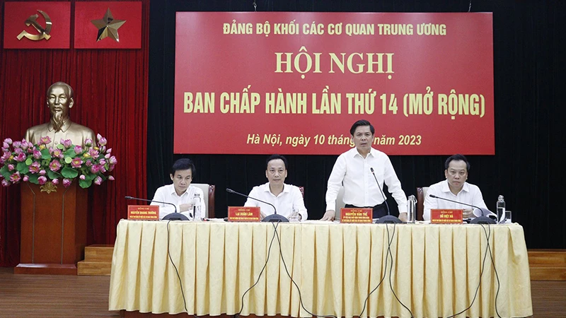 Các đồng chí chủ trì hội nghị.