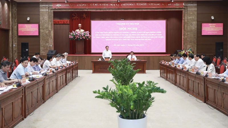 Quang cảnh hội nghị sáng 17/10.