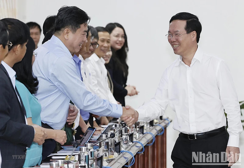 Chủ tịch nước Võ Văn Thưởng làm việc với lãnh đạo chủ chốt tỉnh Phú Yên về triển khai thực hiện nhiệm vụ nửa đầu nhiệm kỳ Nghị quyết Đại hội XIII của Đảng, Nghị quyết Đại hội Đảng bộ tỉnh lần thứ 17, nhiệm kỳ 2020-2025. (Ảnh: TTXVN)