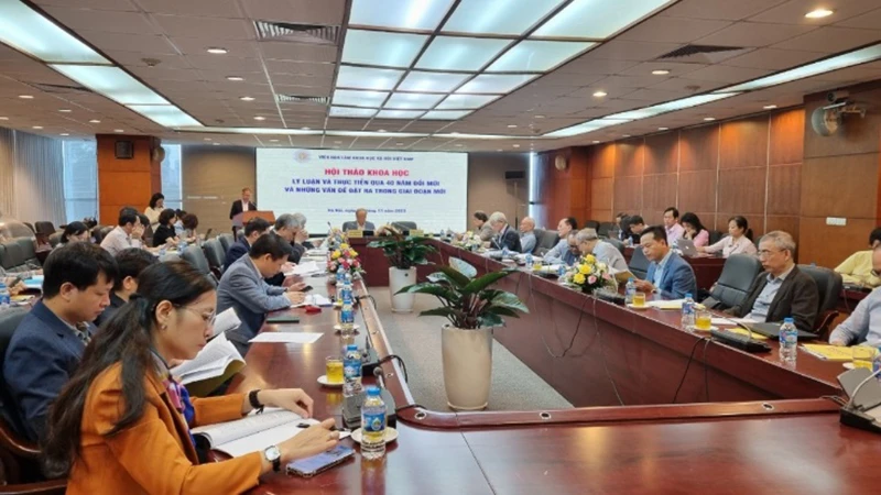 Đông đảo các nhà khoa học tham dự hội thảo.