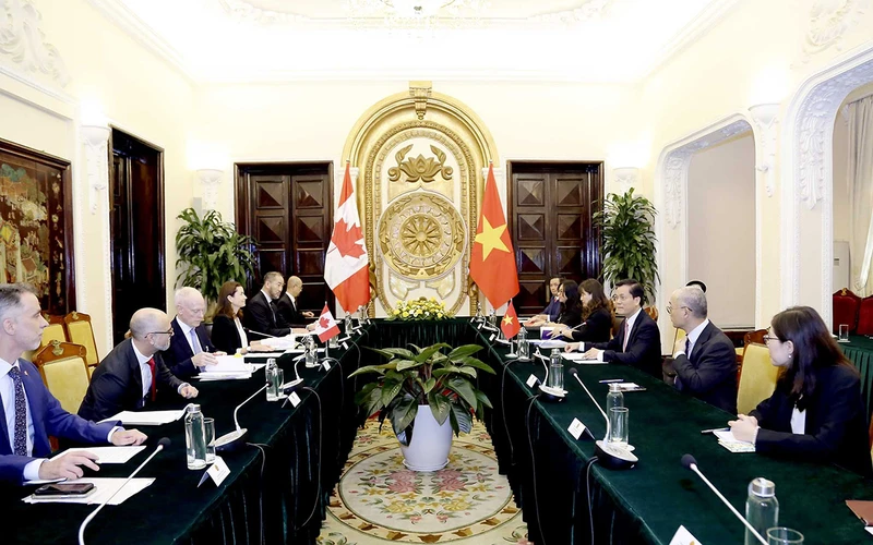 Thứ trưởng Bộ Ngoại giao Hà Kim Ngọc cùng Thứ trưởng Ngoại giao Canada đồng chủ trì Tham khảo chính trị Việt Nam-Canada. (Ảnh: Bộ Ngoại giao)