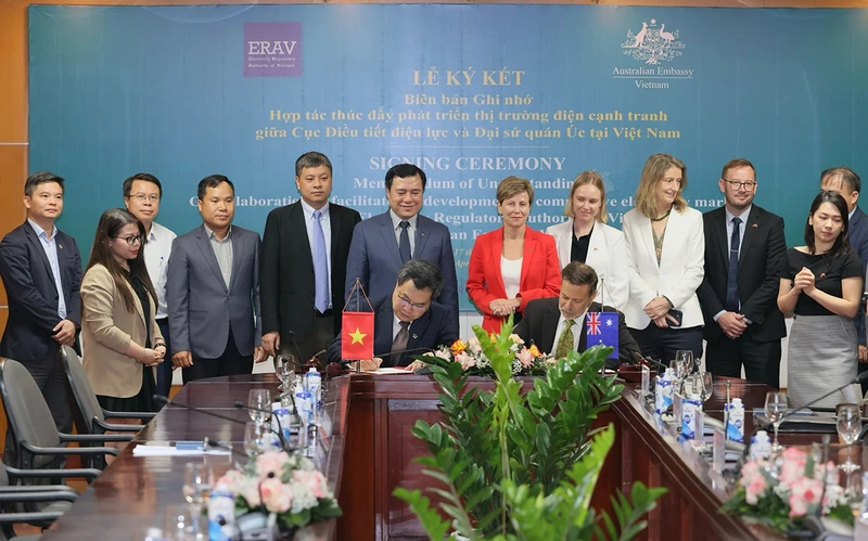 Các đại biểu tại Lễ ký kết. (Ảnh: Đại sứ quán Australia)