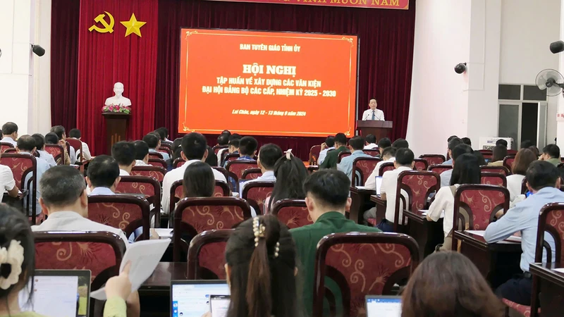 Quang cảnh buổi tập huấn.