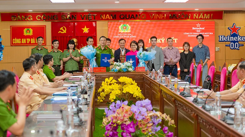 Đại diện Heineken Việt Nam và Công an thành phố Đà Nẵng ký biên bản ghi nhớ thúc đẩy văn hóa “Uống có trách nhiệm” giai đoạn 2025-2027.