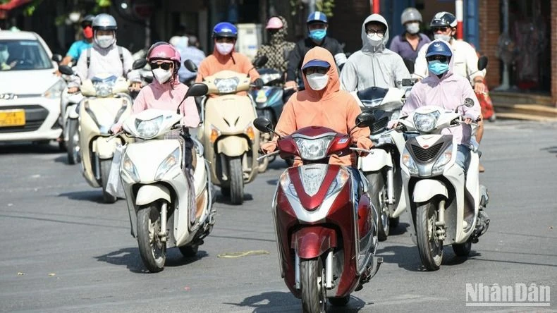 Nắng nóng diện rộng tại Bắc Bộ và Trung Bộ 