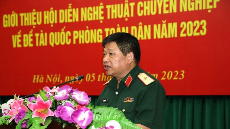 Thiếu tướng Lê Xuân Sang, Phó Cục trưởng Cục Tuyên huấn phát biểu tại cuộc họp báo. 