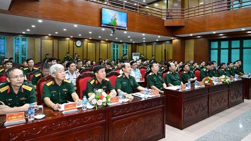 Các đại biểu tham dự lễ phát động cuộc thi viết. 