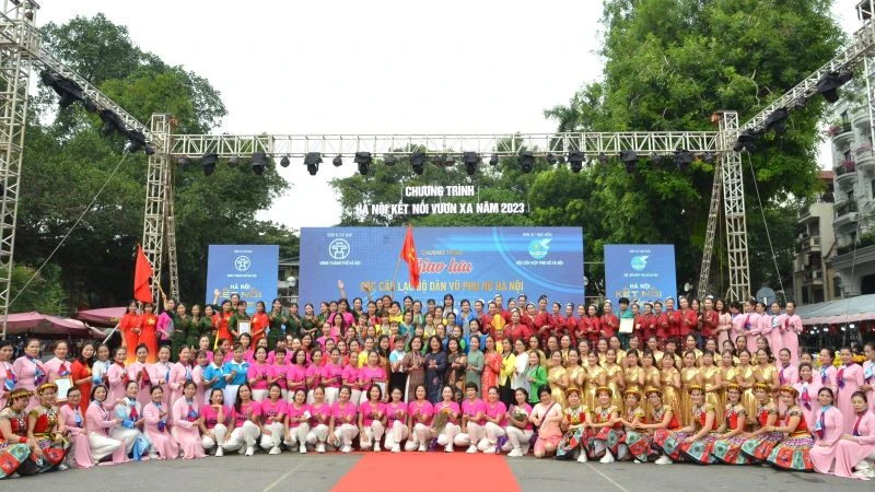 Chương trình giao lưu các Câu lạc bộ Dân vũ phụ nữ Hà Nội năm 2023.