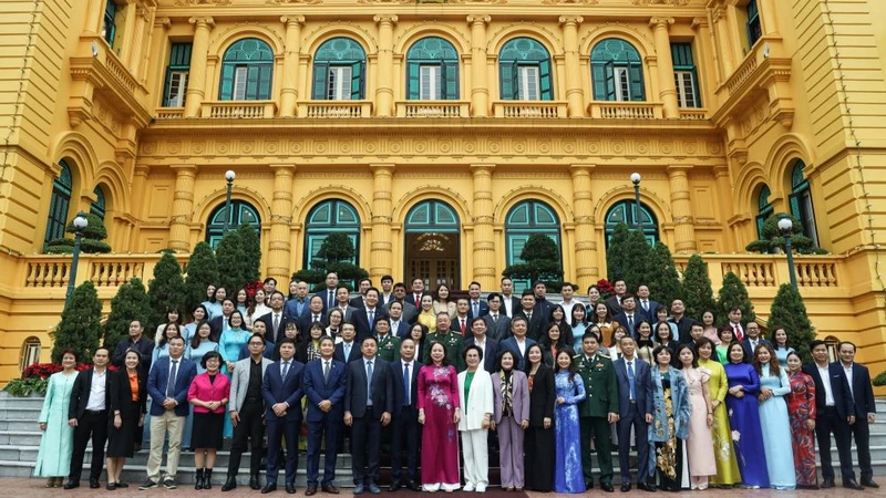 Phó Chủ tịch nước Võ Thị Ánh Xuân gặp mặt những nhà tài trợ tiêu biểu đóng góp cho các hoạt động vì trẻ em. 