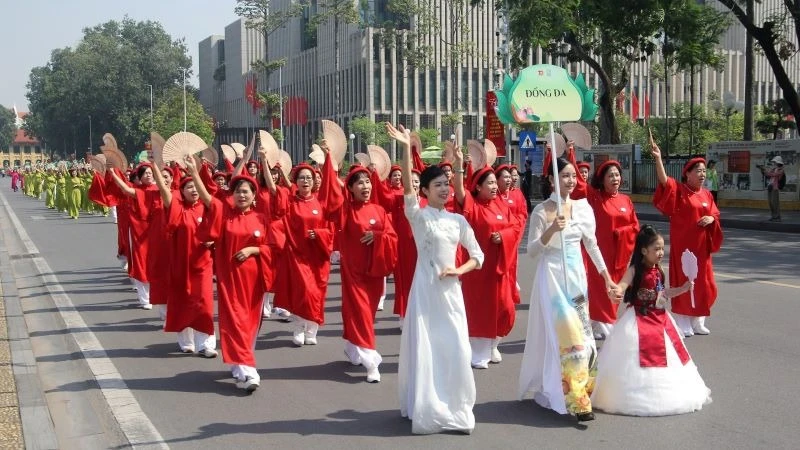 Carnaval Áo dài “Phụ nữ Thủ đô hội nhập và phát triển” năm 2024.