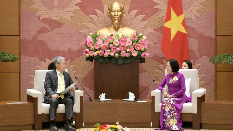 Phó Chủ tịch Quốc hội Nguyễn Thị Thanh tiếp Chủ tịch kiêm Tổng Giám đốc Tập đoàn Điện lực Hàn Quốc Kim Dong Cheol.