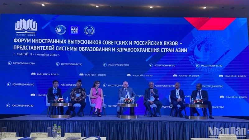 Các vấn đề liên quan đến việc quốc tế hóa đào tạo ngành y tế được bàn luận sôi nổi tại Hội nghị.