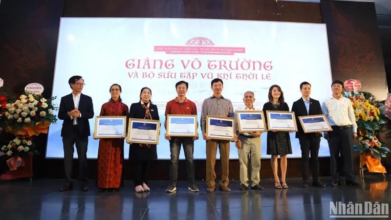 Sự kiện cũng là dịp để tôn vinh các nghệ nhân, thợ giỏi.