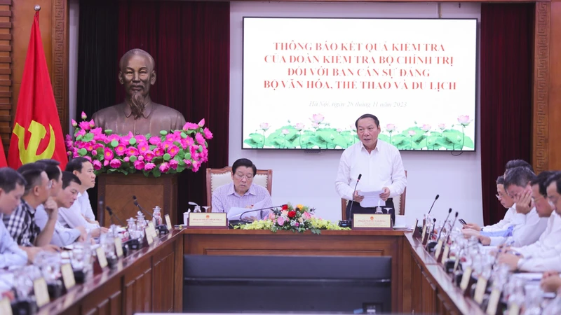 Quang cảnh buổi làm việc.
