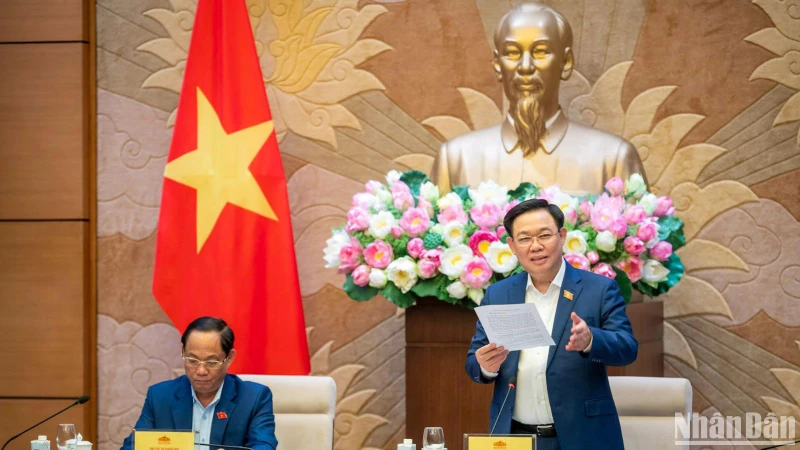 Chủ tịch Quốc hội Vương Đình Huệ phát biểu ý kiến tại cuộc họp. (Ảnh: DUY LINH)