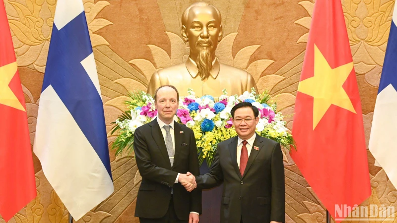 Chủ tịch Quốc hội Vương Đình Huệ và Chủ tịch Quốc hội Phần Lan Jussi Halla-aho tại buổi hội đàm. Ảnh: DUY LINH