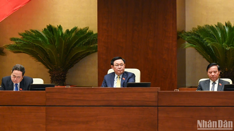Chủ tịch Quốc hội Vương Đình Huệ và các Phó Chủ tịch Quốc hội dự Hội nghị. Ảnh: DUY LINH