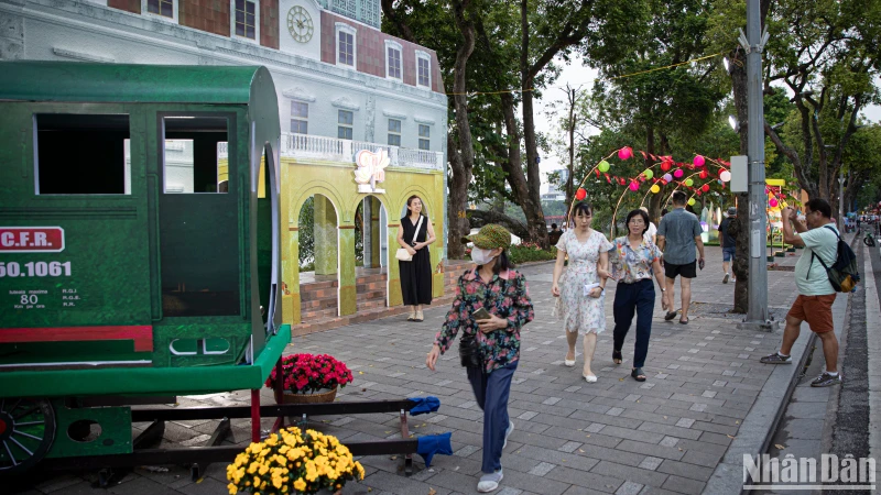 Các không gian trưng bày tại Festival Thu Hà Nội năm 2024 được chuẩn bị kỹ lưỡng, thu hút nhiều người dân check-in. (Ảnh: SƠN TÙNG)