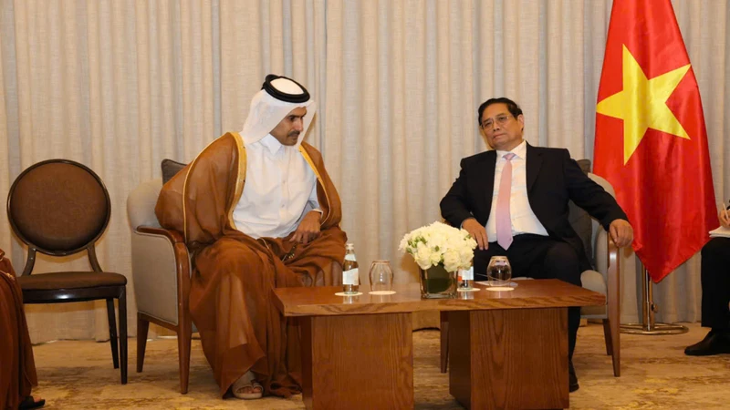 Thủ tướng Phạm Minh Chính làm việc với Quốc vụ khanh phụ trách về năng lượng Qatar Saad bin Sherida Al Kaabi. (Ảnh: Nguyên Minh)