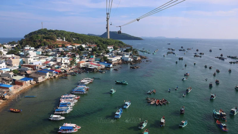 Vẻ yên bình trên làng chài Hòn Thơm, Phú Quốc. (Ảnh: TTXVN)