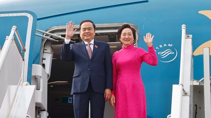 Chủ tịch Quốc hội Trần Thanh Mẫn và Phu nhân Nguyễn Thị Thanh Nga thăm chính thức Cộng hòa Uzbekistan từ ngày 5-8/4. (Ảnh: TTXVN)