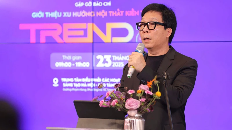 Chủ tịch Hội Nội thất Việt Nam Lê Trương chia sẻ tại sự kiện. 