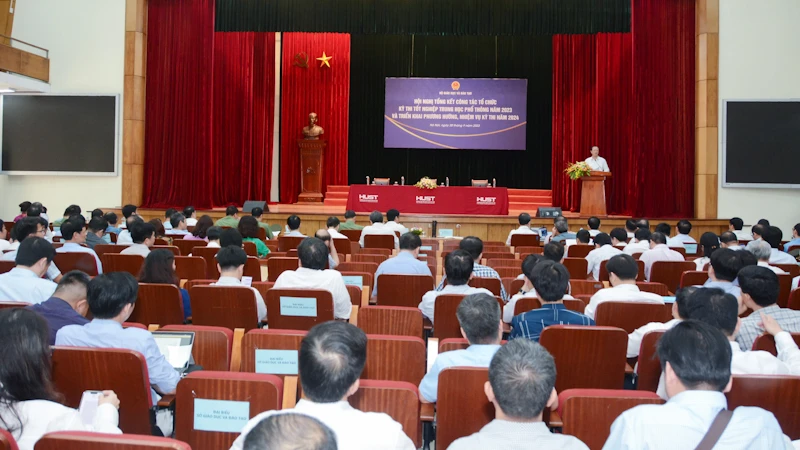Quang cảnh hội nghị tổng kết kỳ thi.