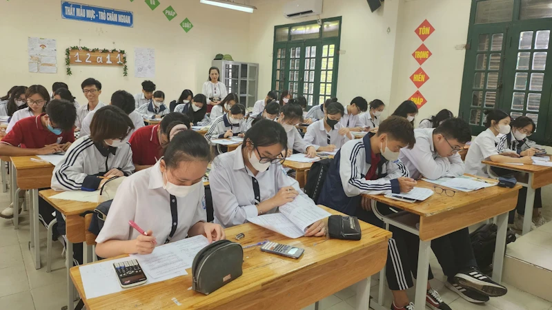 Giờ học của học sinh Trường trung học phổ thông Lý Thường Kiệt, quận Long Biên, Hà Nội.