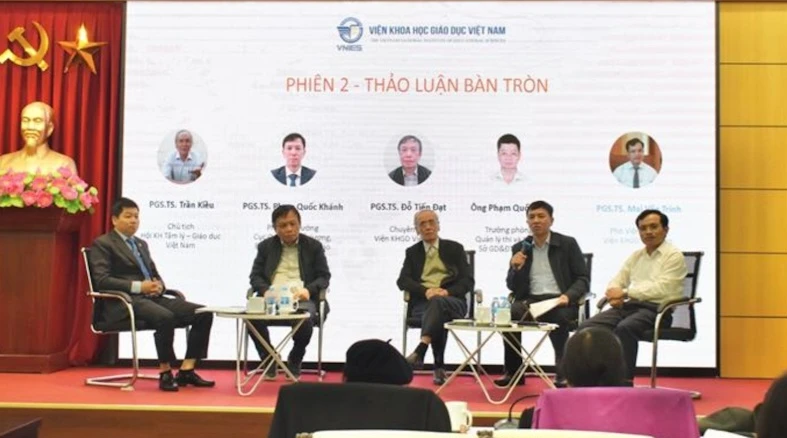 Các đại biểu thảo luận bàn tròn.