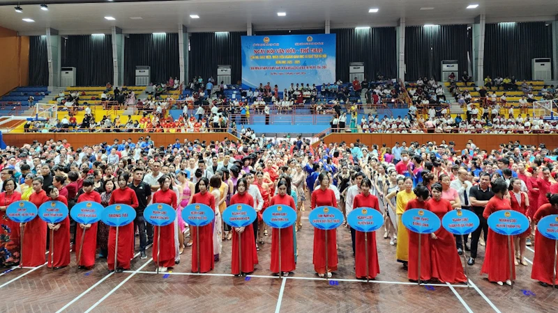Quang cảnh ngày hội.