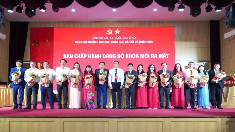 Ban Chấp hành Đảng bộ khóa mới ra mắt.