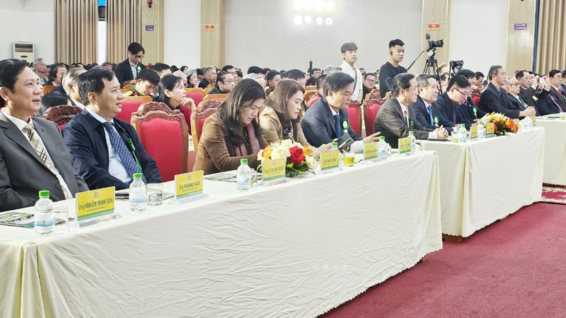 Các đại biểu dự lễ.